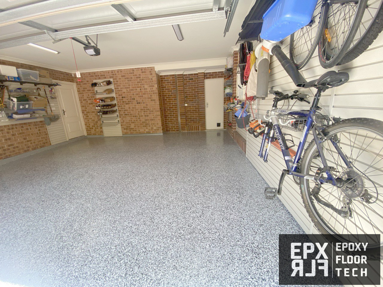 full-flake-epoxy-floors-garage-Turramurra