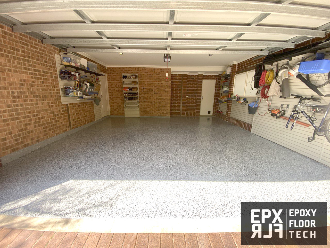 full-flake-epoxy-floors-garage-Turramurra