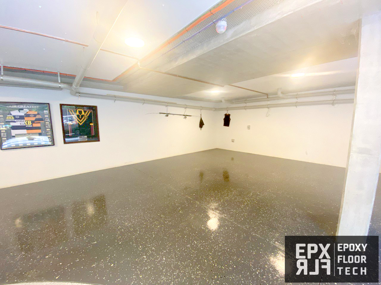partial-flake-slate-grey-garage-epoxy-painting-north-shore