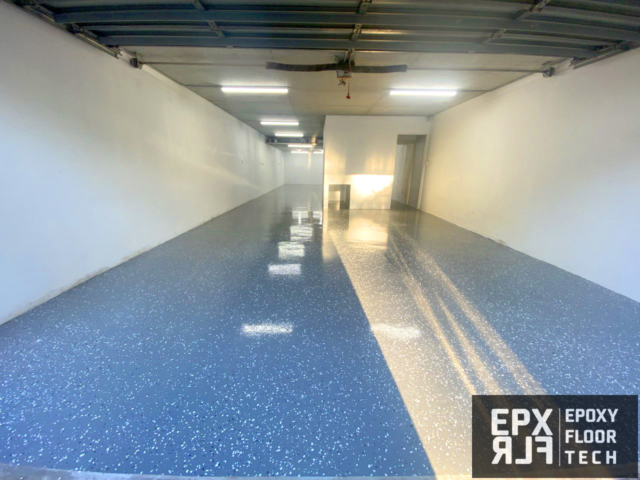 partial-premium-flake-epoxy-floors-mid-grey-base-coat