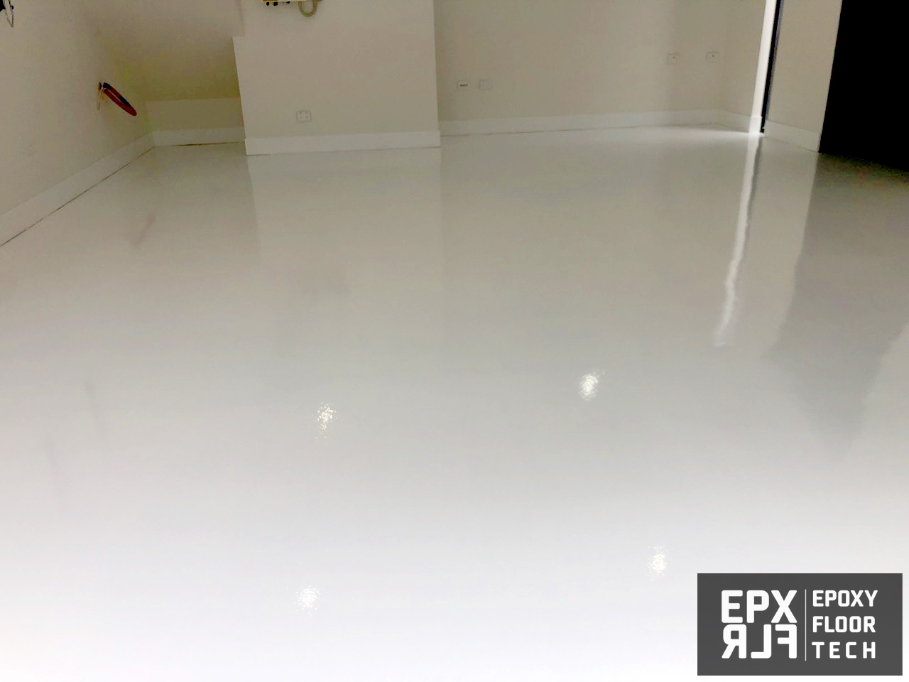 solid-white-colour-epoxy-garage-flooring